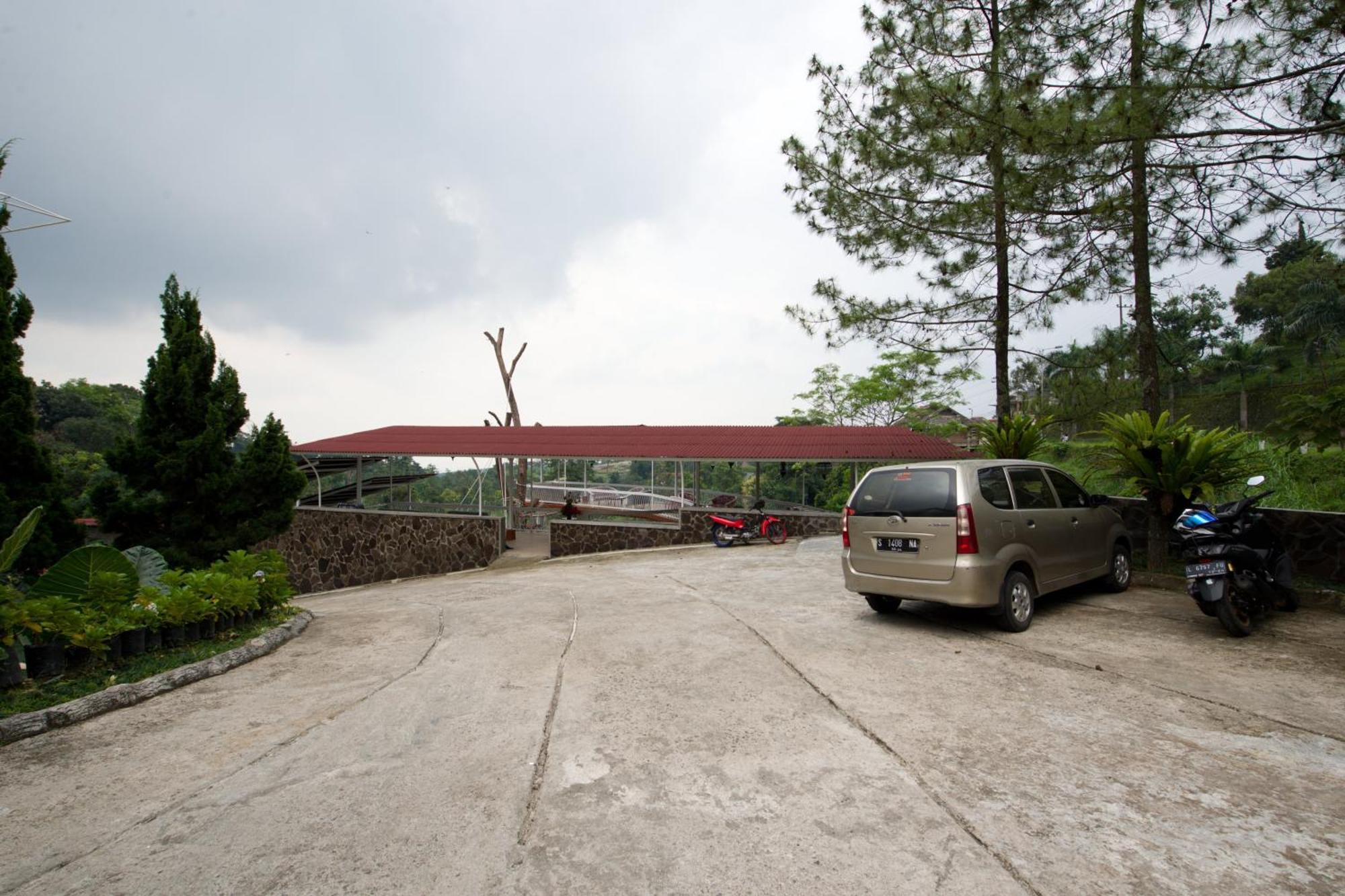 Capital O 3359 Pondok Wisata Jaden Trawas Mojokerto Dış mekan fotoğraf